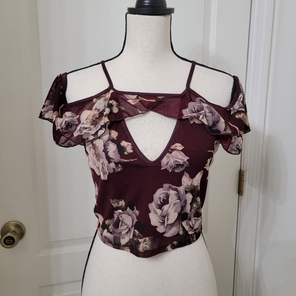 Charlotte Russe Size M Cropped Floral Cold Shoulder Top, NEW - Picture 1 of 12